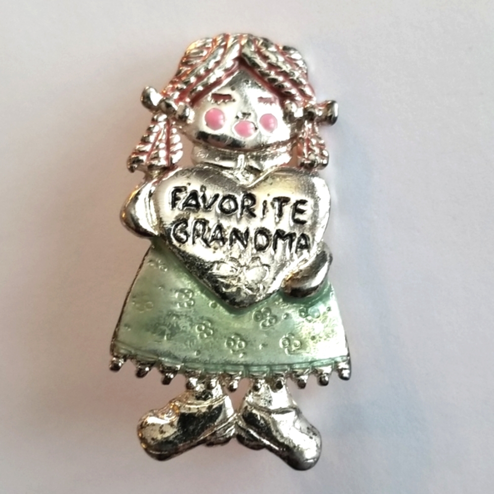 Vintage Favorite Grandma brooch pin